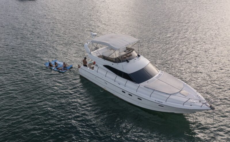 50ft Azimut available in Miami with 1 Jet Ski included for one hrs. - Image 11